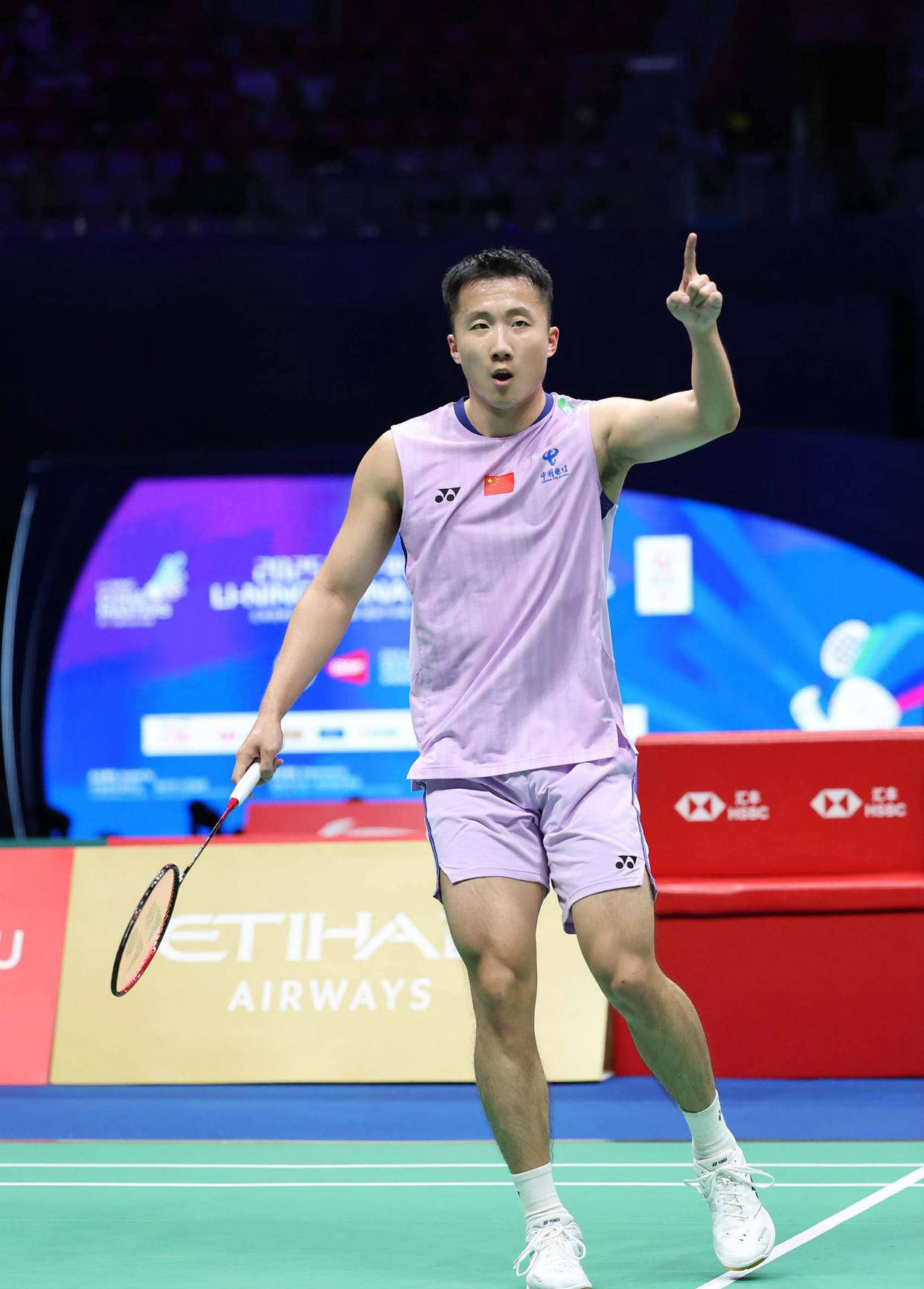 包含中国羽毛球队险胜法国羽毛球队，辛杜送出助攻的词条