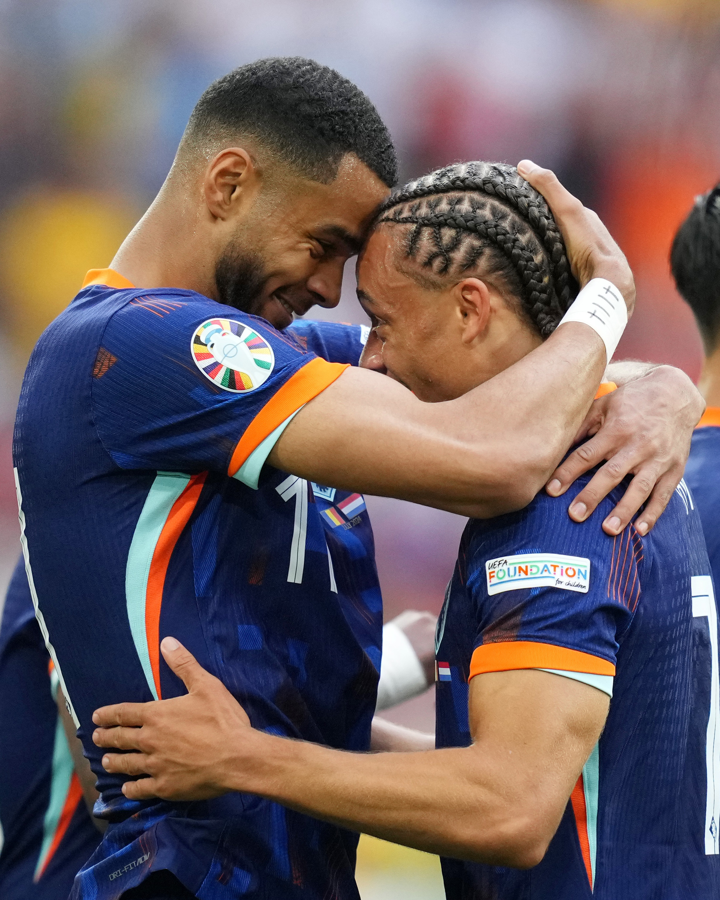 荷兰绝杀巴萨，迪马利亚点燃赛场