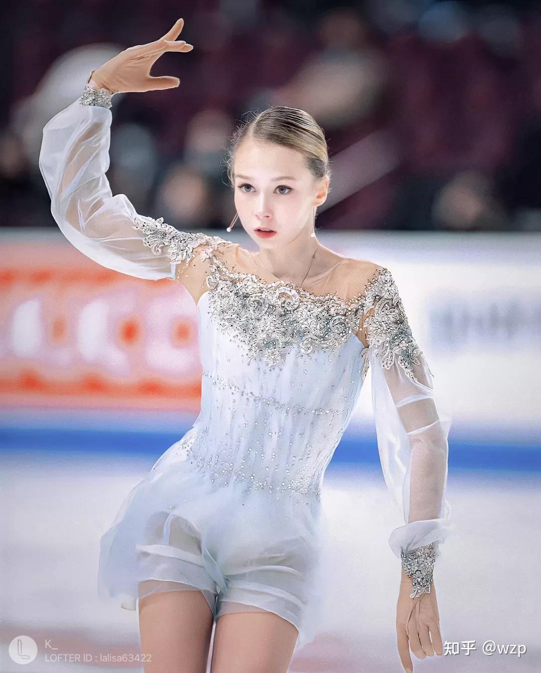 包含独具风采：花样滑冰选手展现绝美动作的词条