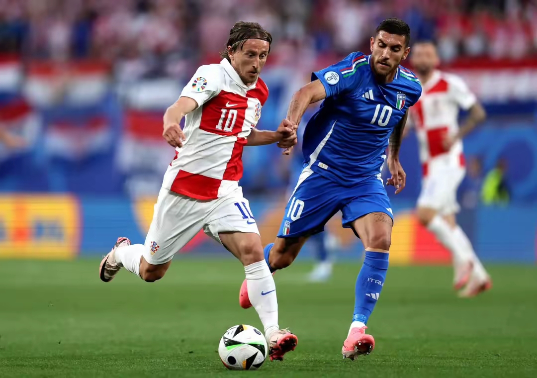 克罗地亚在欧洲杯中大胜匈牙利,取得胜利 克罗地亚在欧洲杯中大胜匈牙利,取得胜利