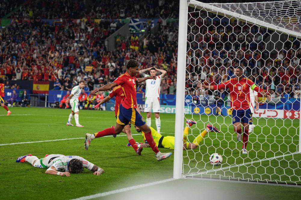 克罗地亚在欧洲杯中大胜匈牙利,取得胜利 克罗地亚在欧洲杯中大胜匈牙利,取得胜利