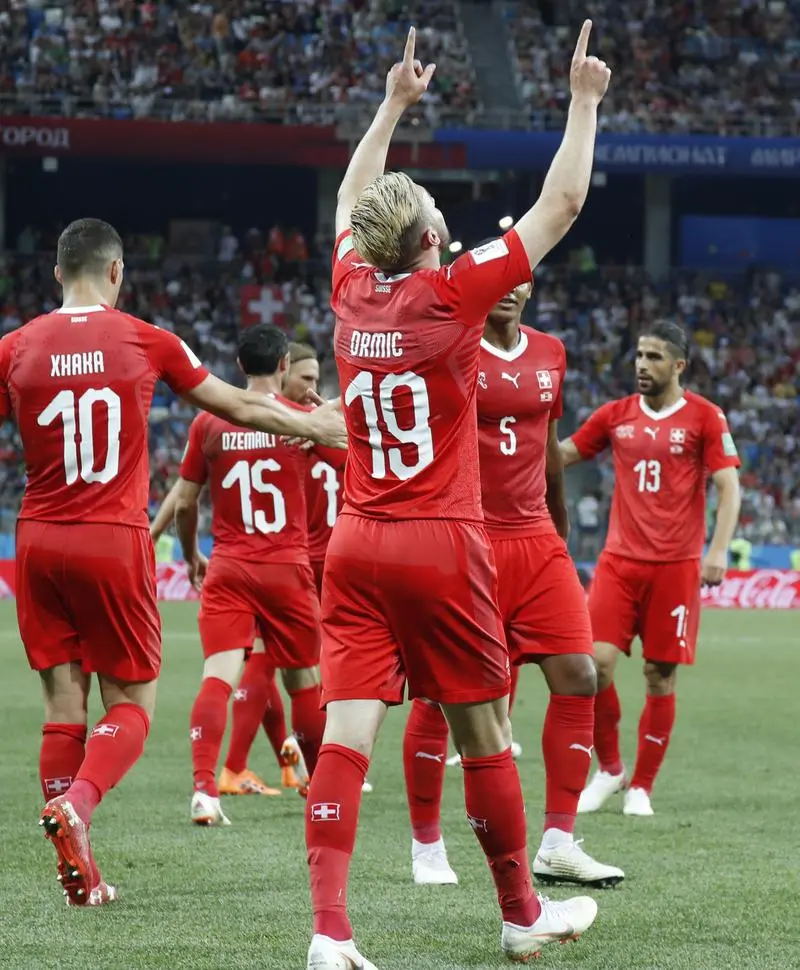 包含波兰足球超级联赛球员备战周末比赛严阵以待的词条