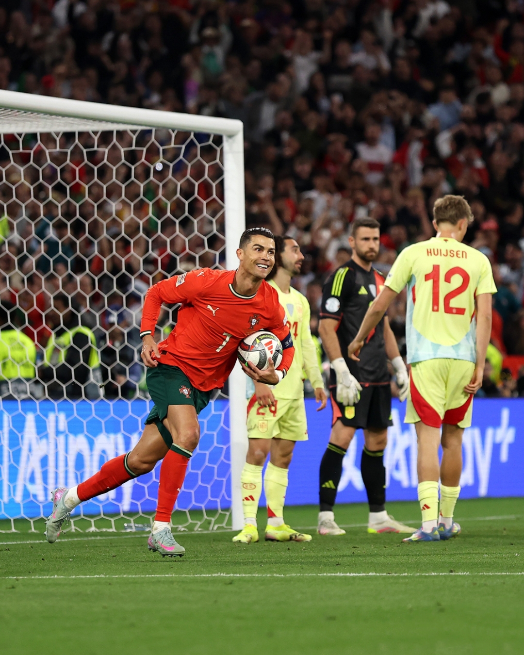 欧洲豪强联手晋级,荷兰国家队争冠路不可阻挡的简单介绍 欧洲豪强联手晋级,荷兰国家队争冠路不可阻挡的简单介绍