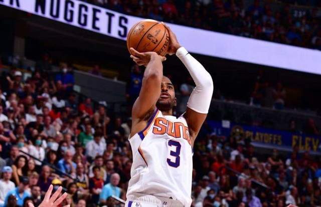 精湛控球技术，场上节奏掌握完美！