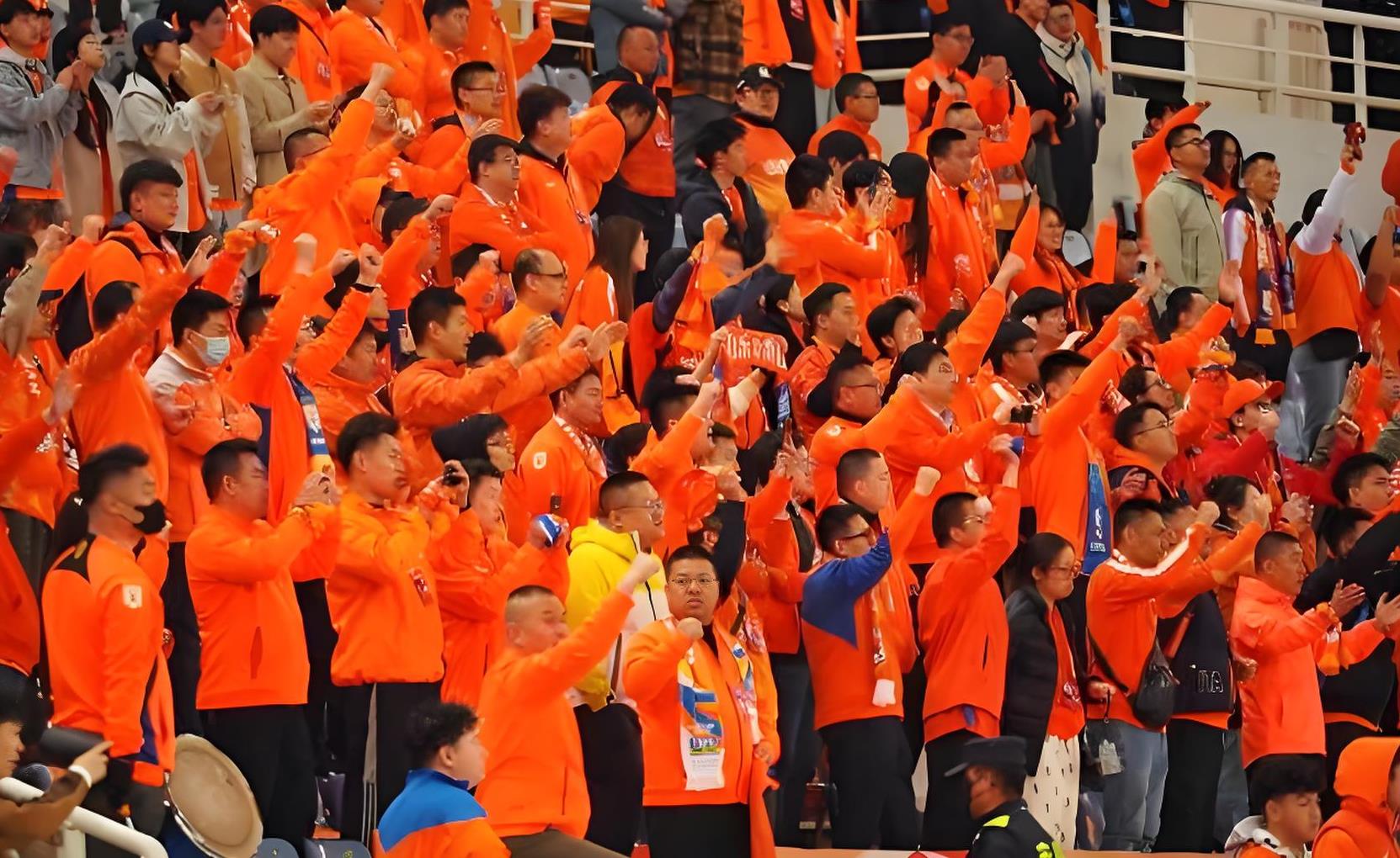 主场作战,球队士气高涨,力争保持不败战绩 主场作战,球队士气高涨,力争保持不败战绩