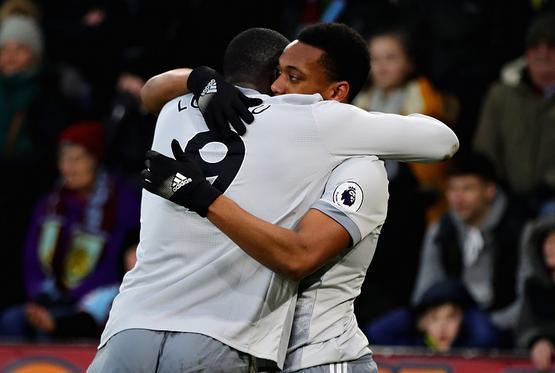 包含AC米兰绝杀曼联，马夏尔完成帽子戏法的词条