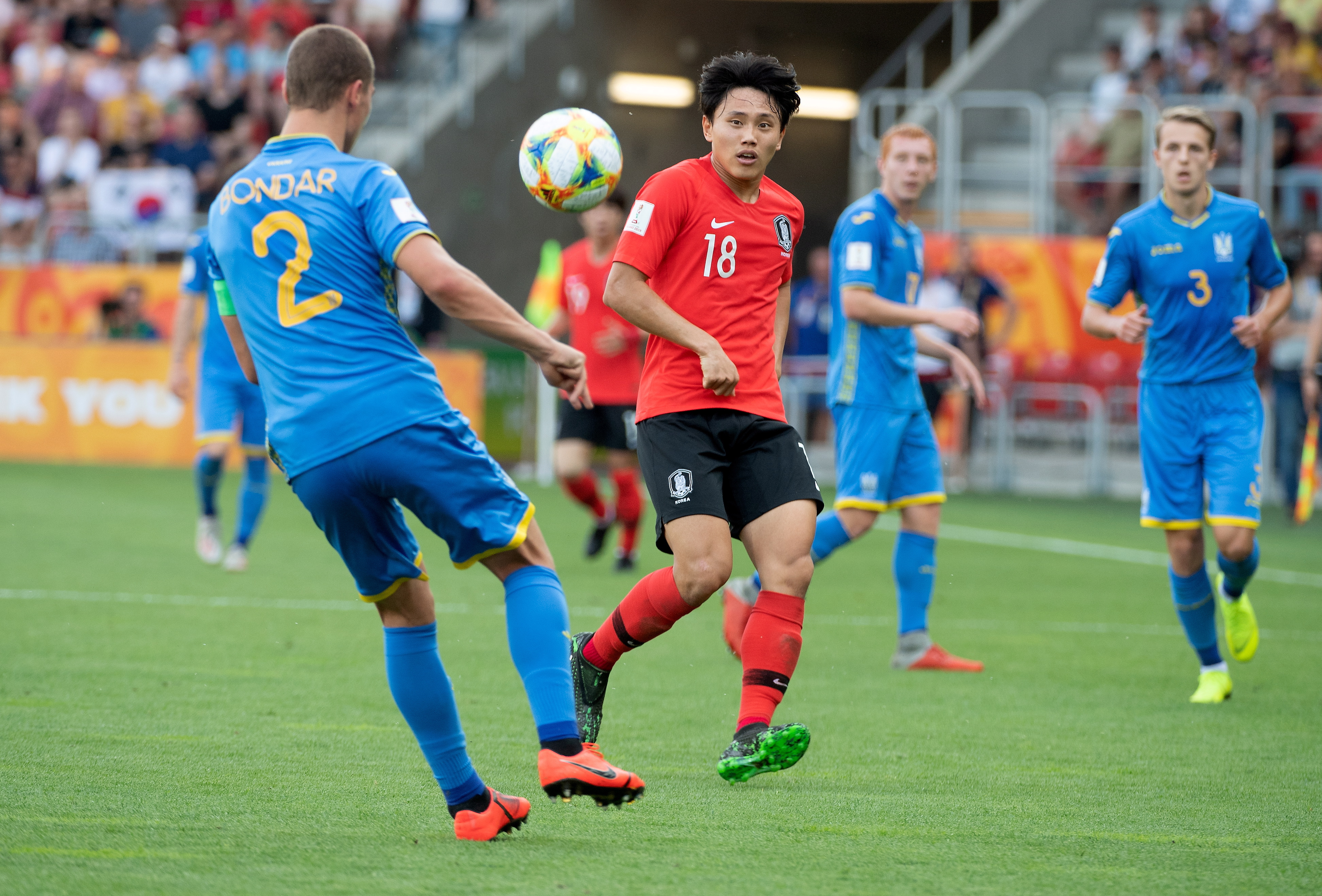 乌克兰完胜韩国，库尔图瓦扛起全队