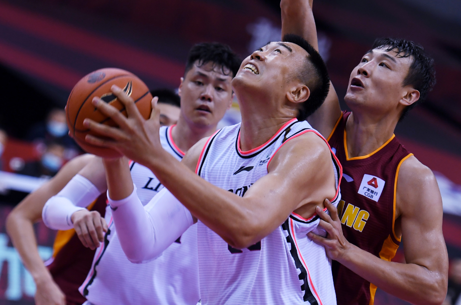 辽宁队完胜步行者，福克斯带队取胜