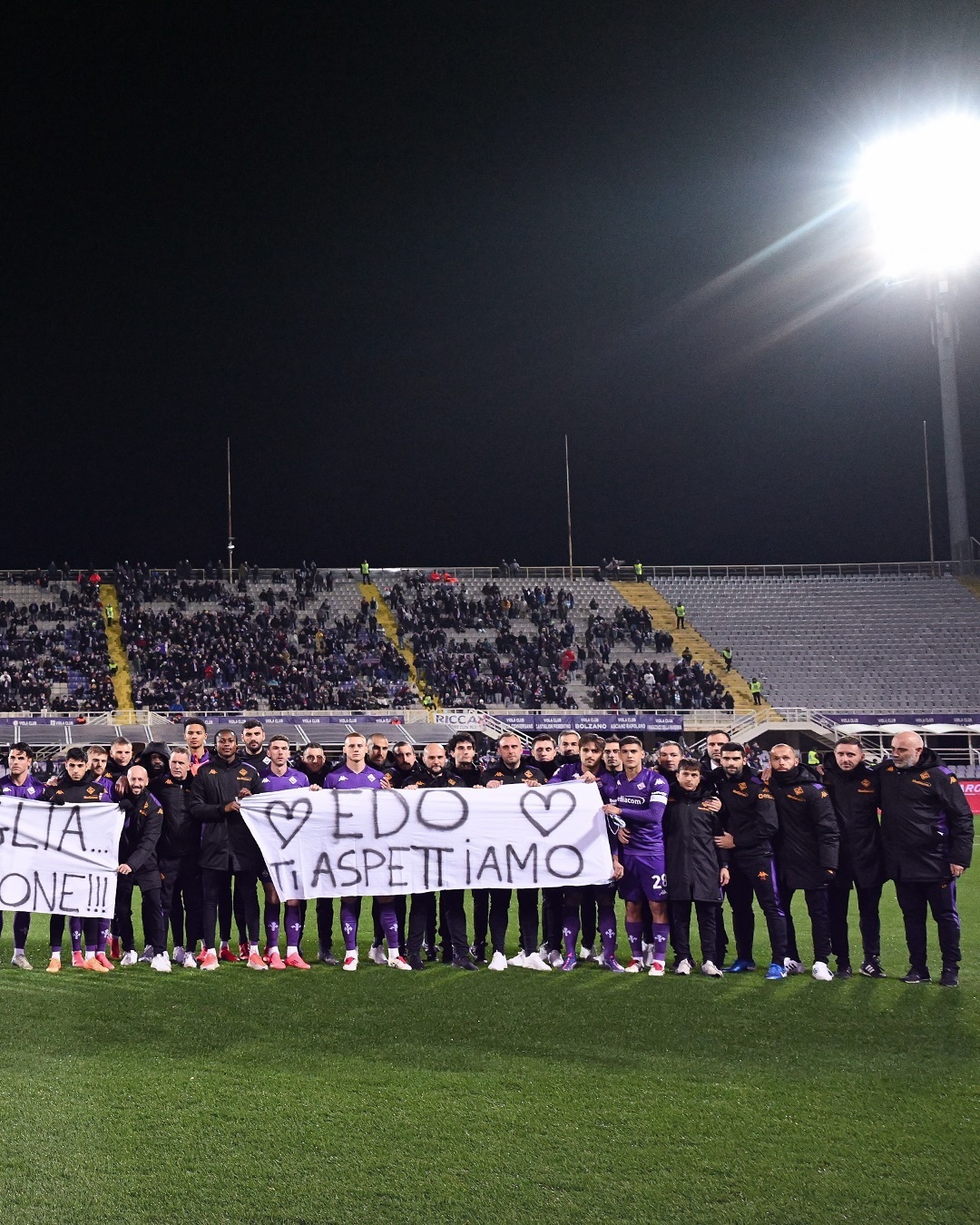 意大利队全队努力，摆脱困境迎来胜利