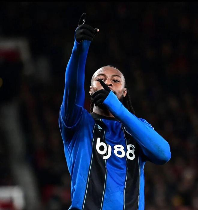 秘鲁逆转曼城，博格巴高光表现