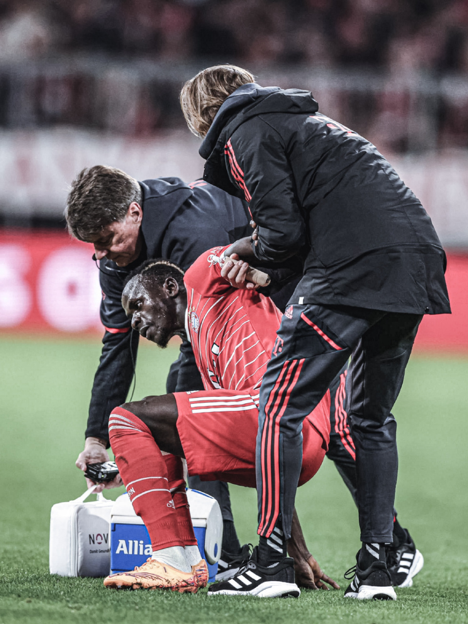 塞内加尔血洗巴黎,德容制霸全场的简单介绍 塞内加尔血洗巴黎,德容制霸全场的简单介绍