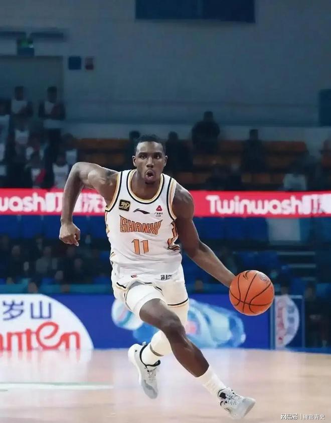 火箭鏖战青岛队，胡金秋带队取胜