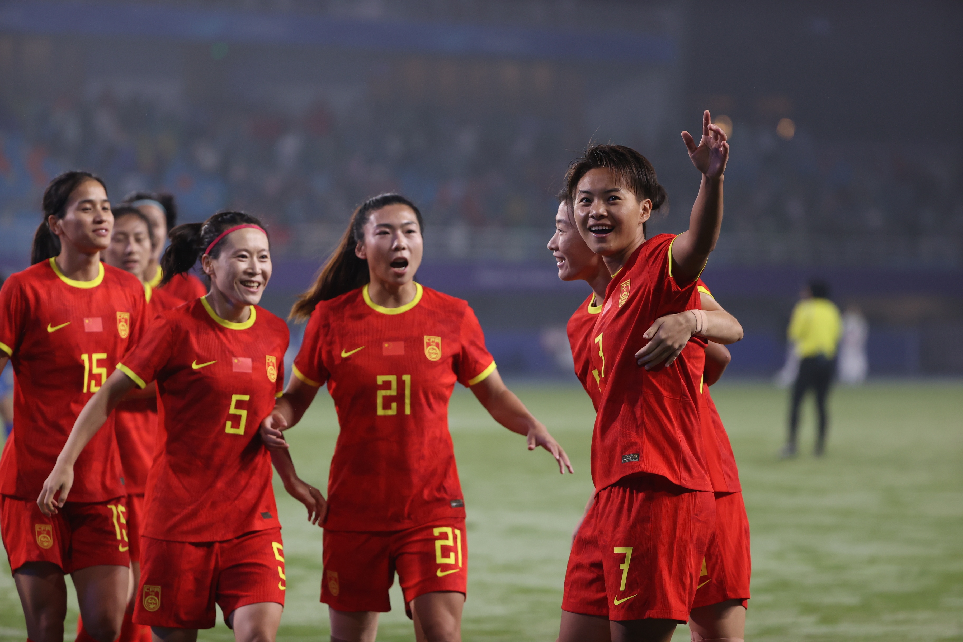 中国女足全力以赴，夺取胜利