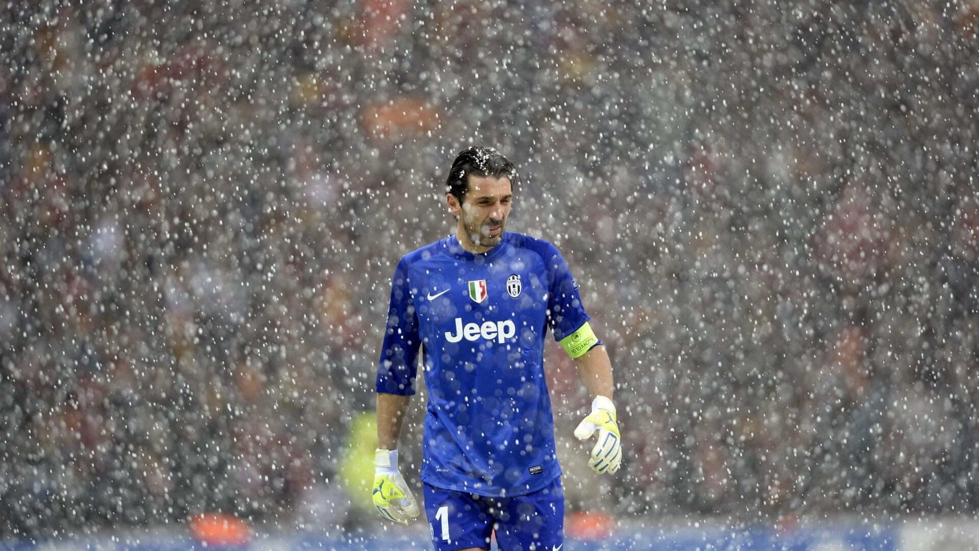 赛道上的孤勇者，汉密尔顿独扛大旗，红牛车队轻取法拉利